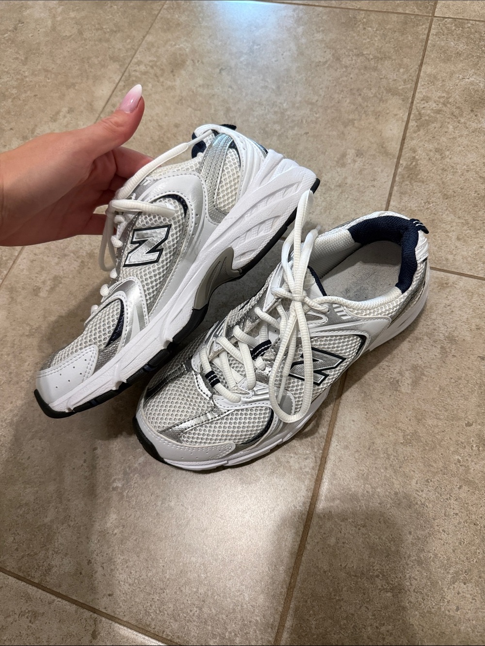 New Balance White, Navy & Silver 530s - Picture 3 of 7